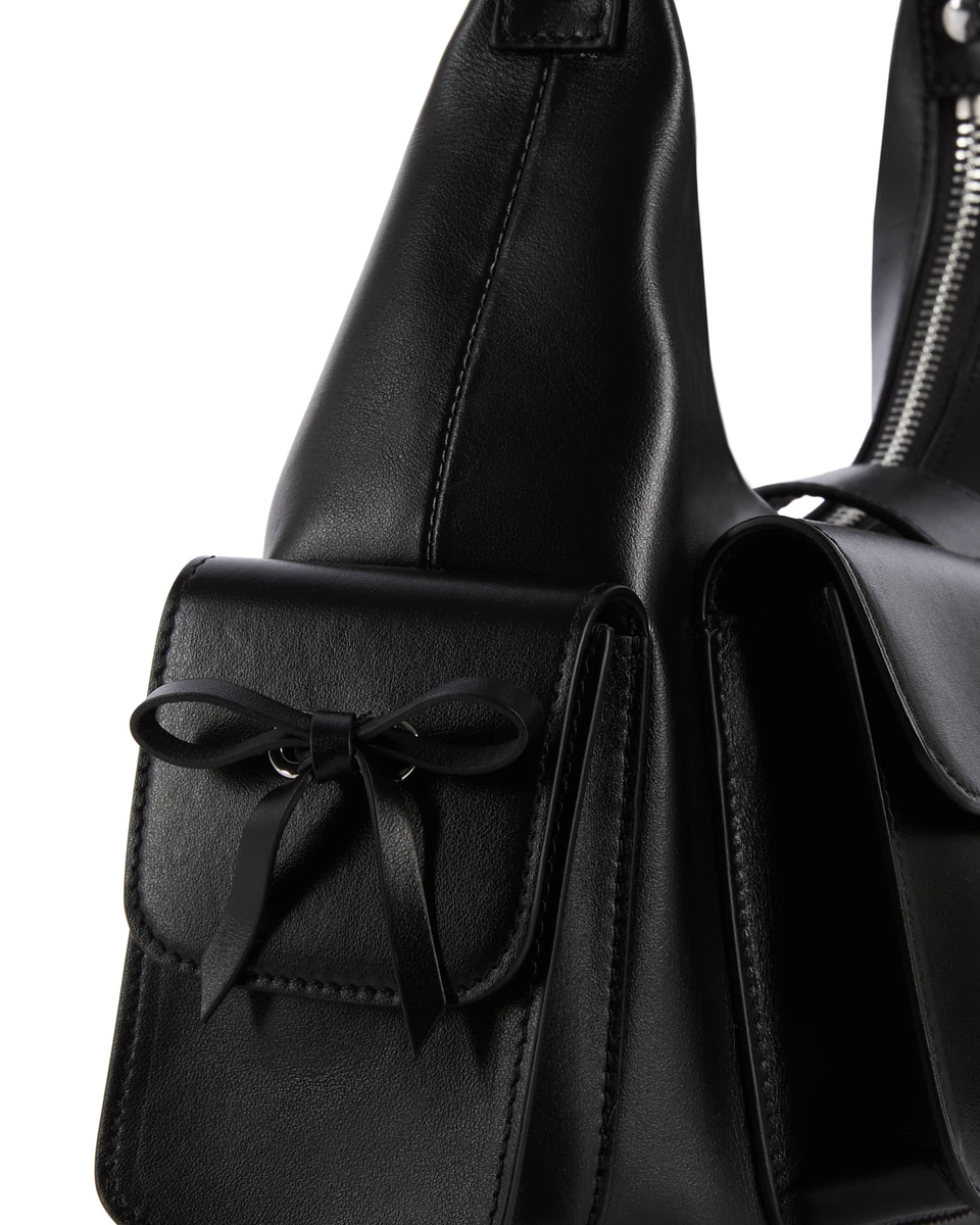 Amelia bag with smooth black leather chain