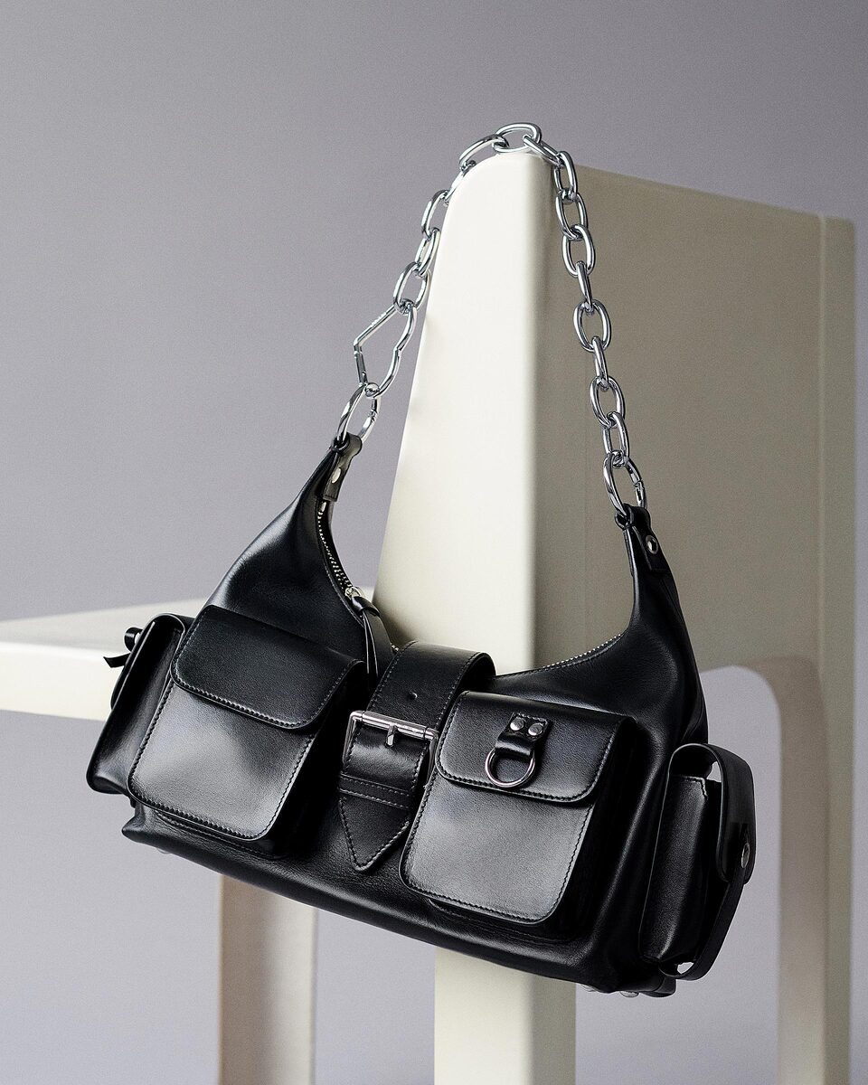 Amelia bag with smooth black leather chain