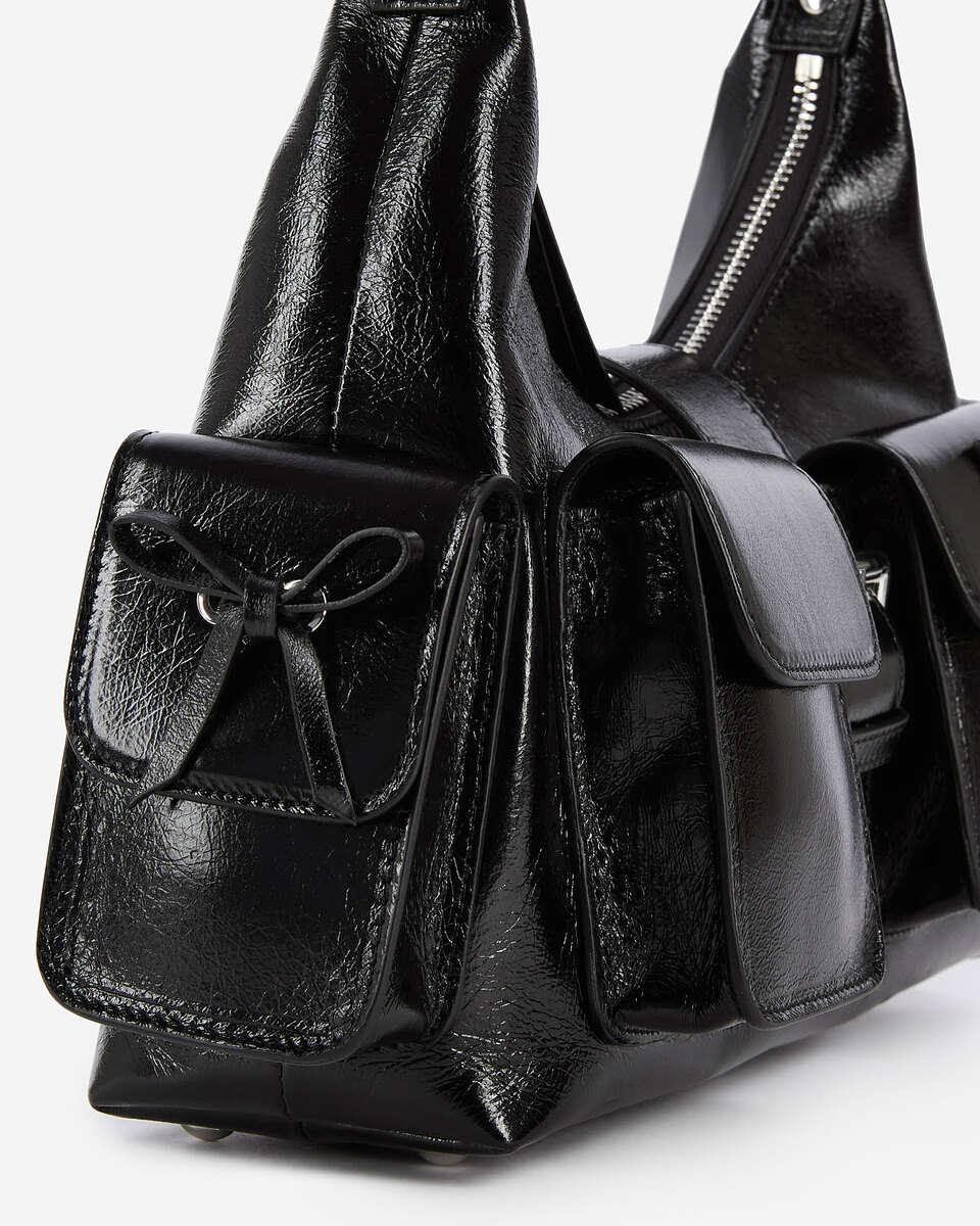 Amelia bag in black cracked leather