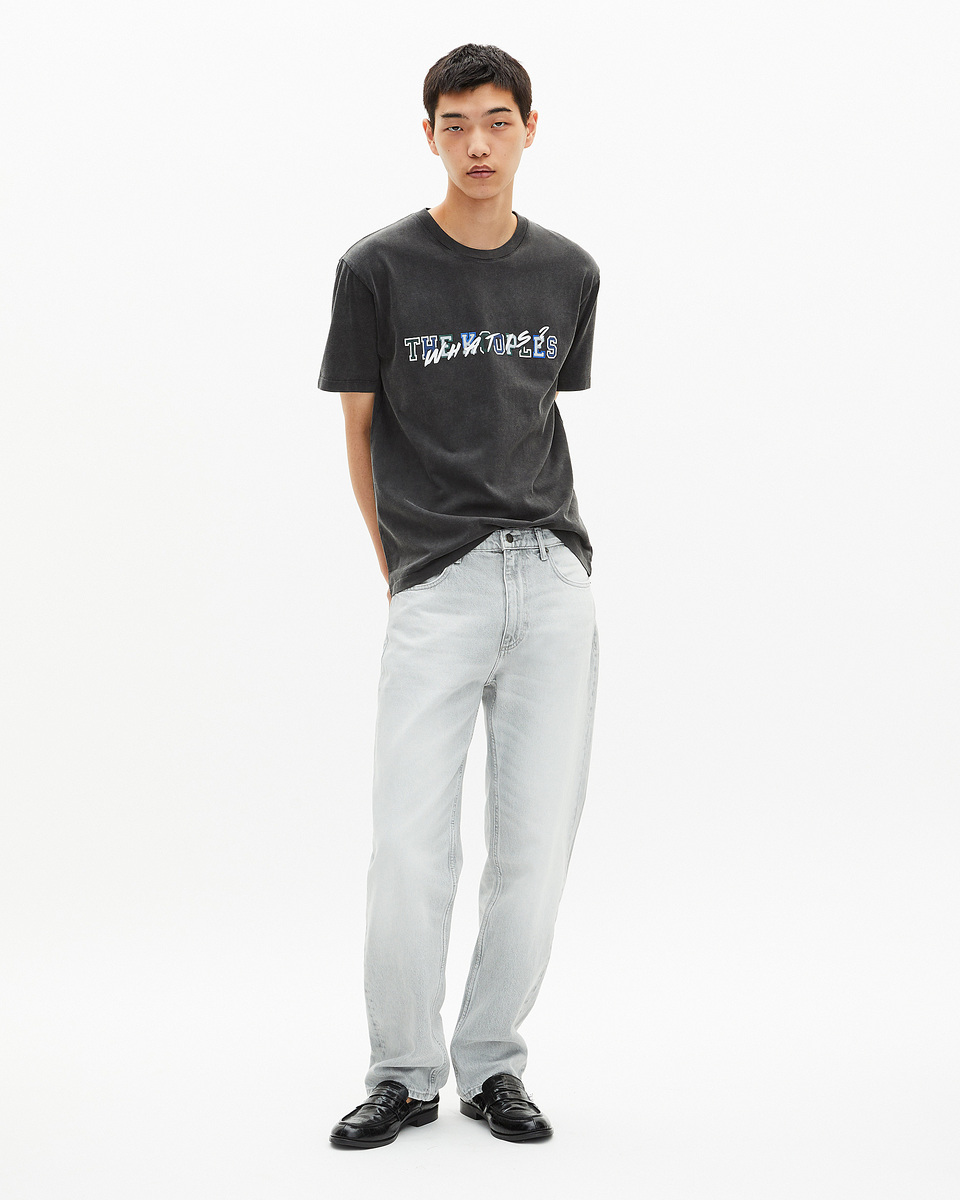 What is black T-shirt