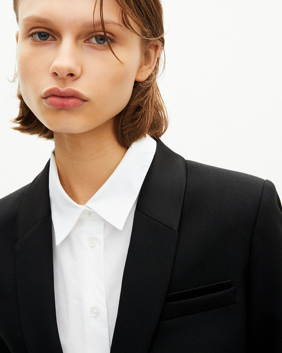 Black satin detail suit jacket