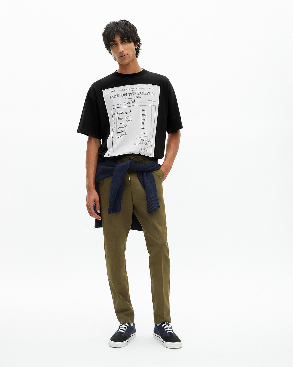 Loose black T-shirt