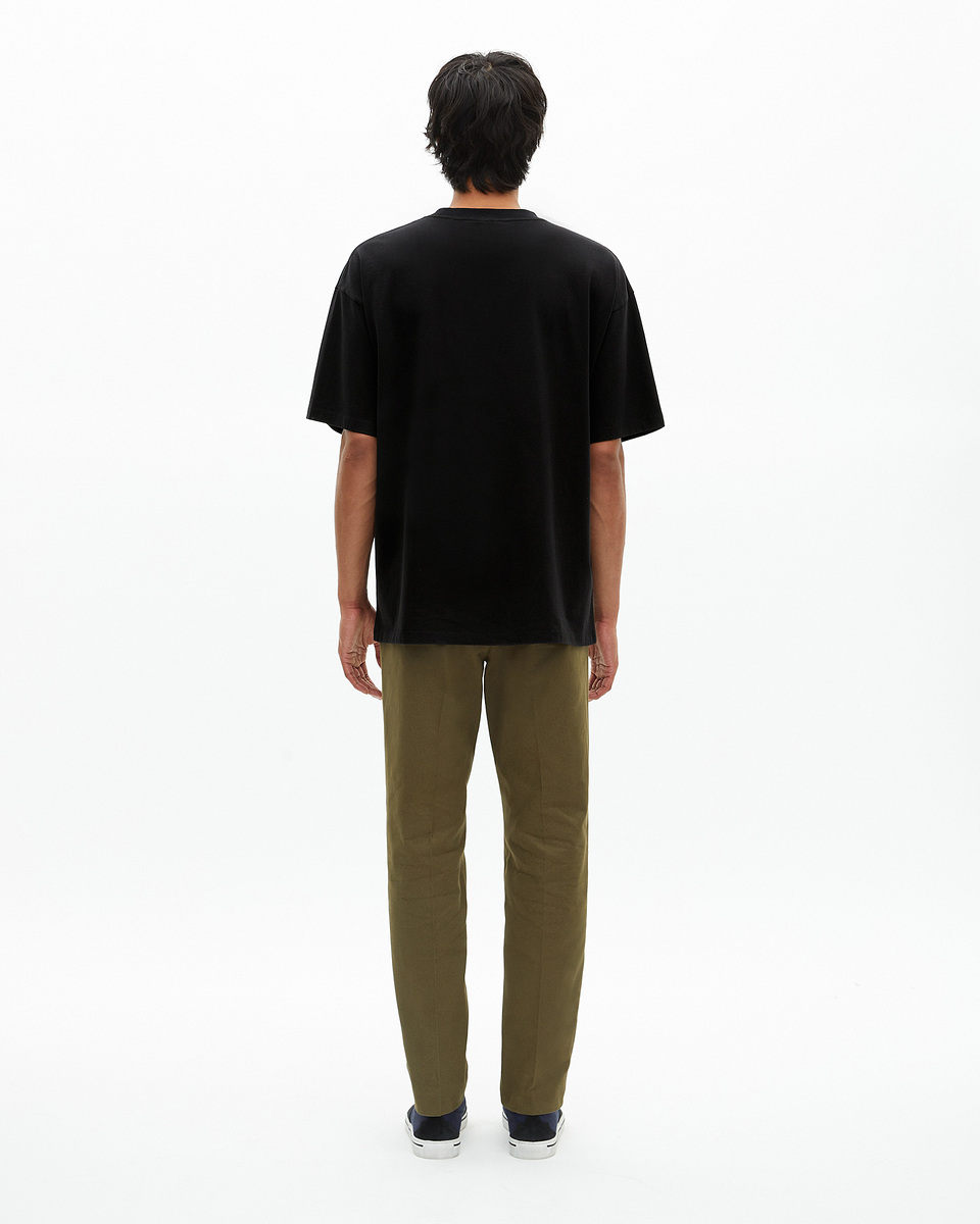 Loose black T-shirt
