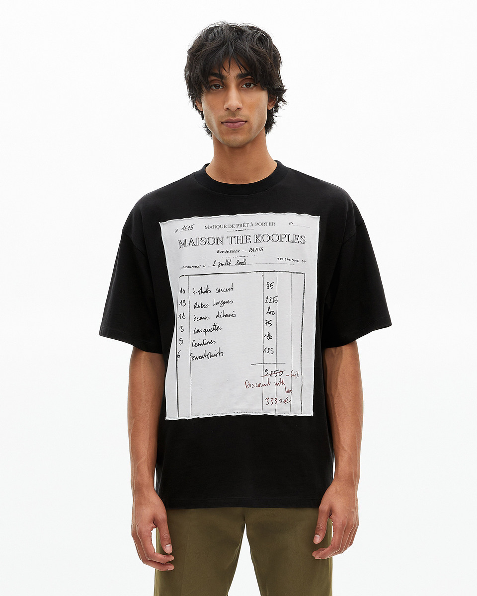 Loose black T-shirt