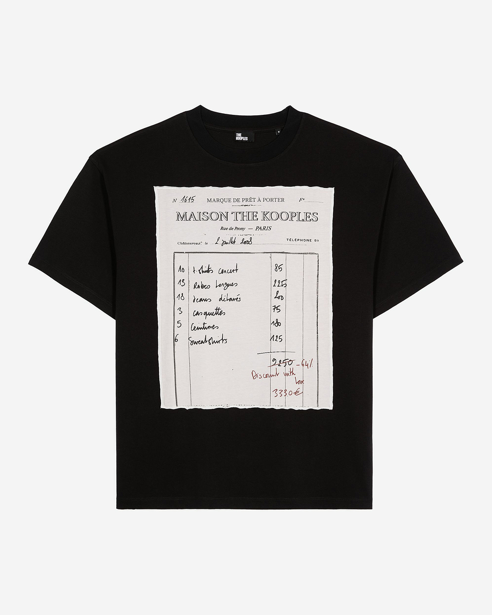 Loose black T-shirt