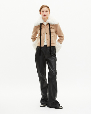 Short wool jacket with beige sherpa collar