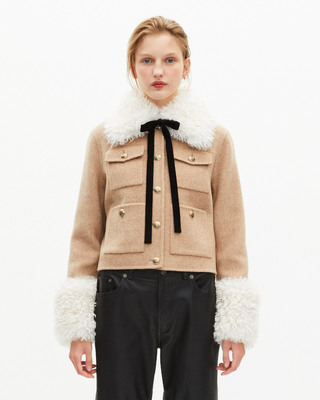 Short wool jacket with beige sherpa collar