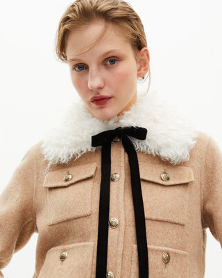 Short wool jacket with beige sherpa collar