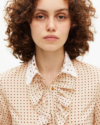 Short-sleeved beige polka-dot shirt