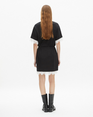 Short skirt with black lace