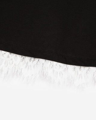 Short skirt with black lace