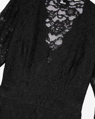 Short dress with flared sleeves in black lace