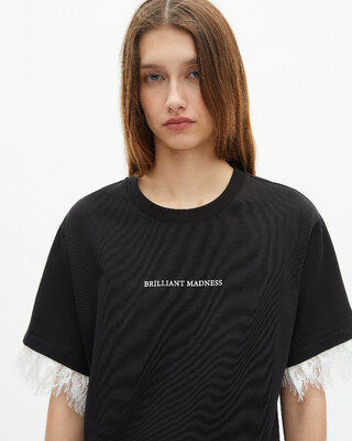 T-shirt with screen print and black lace