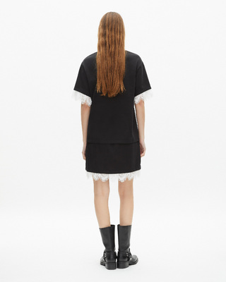 T-shirt with screen print and black lace