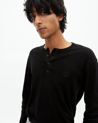 Long-sleeved T-shirt with black crest