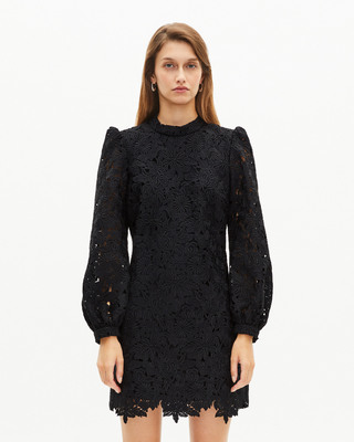 Short dress in black floral lace