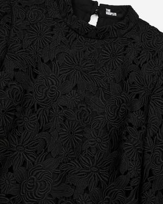 Short dress in black floral lace