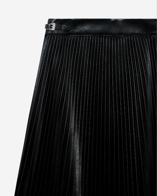 Black leather-effect pleated long skirt