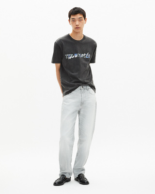 What is black T-shirt