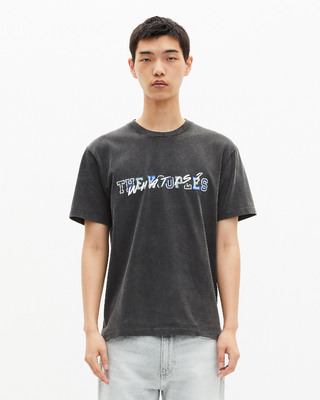 What is black T-shirt