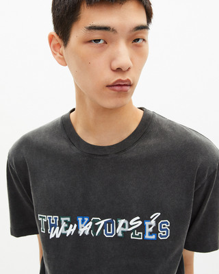 What is black T-shirt