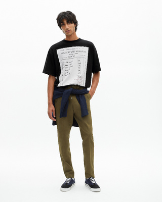 Loose black T-shirt