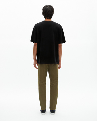 Loose black T-shirt