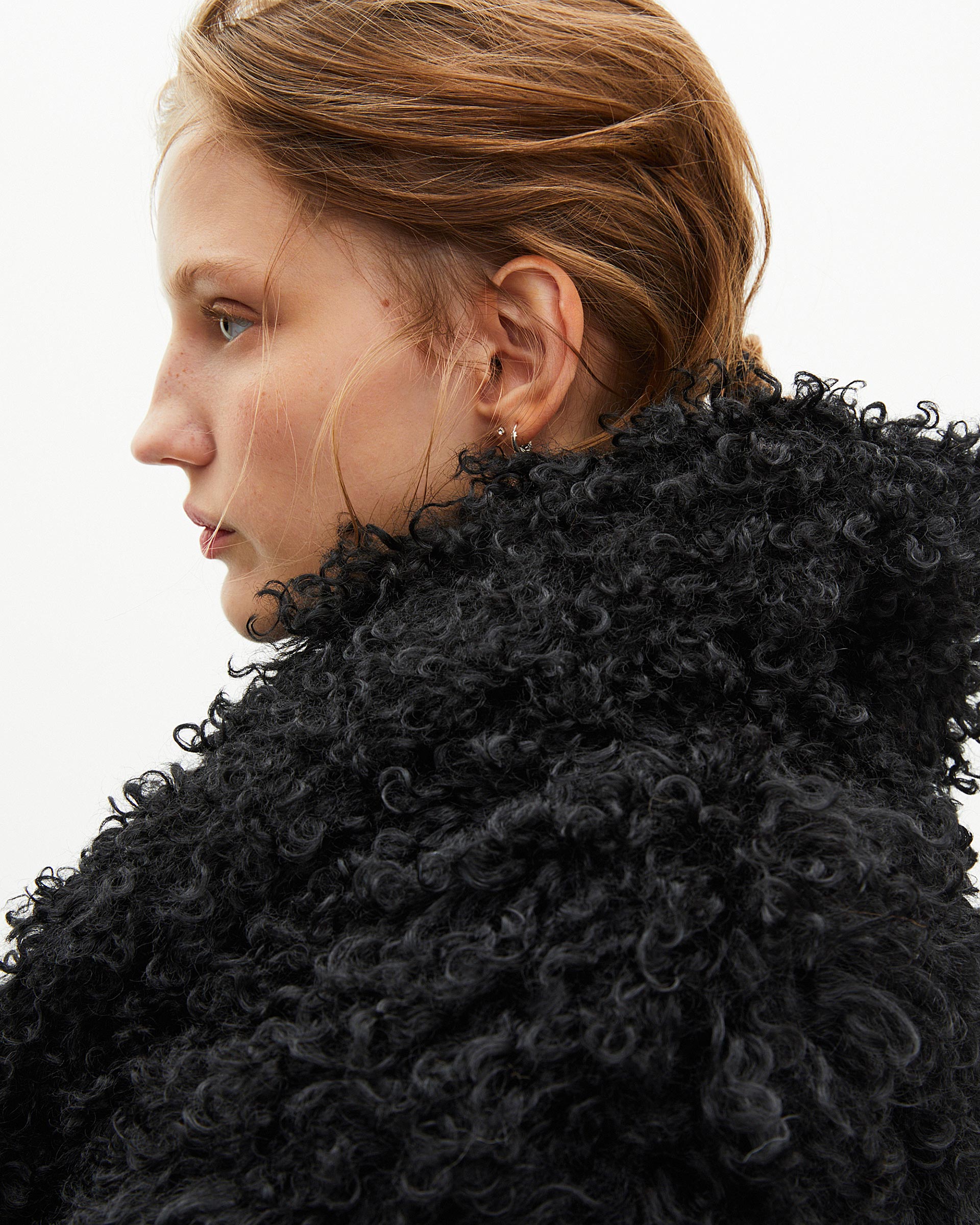 Short black fur-effect coat