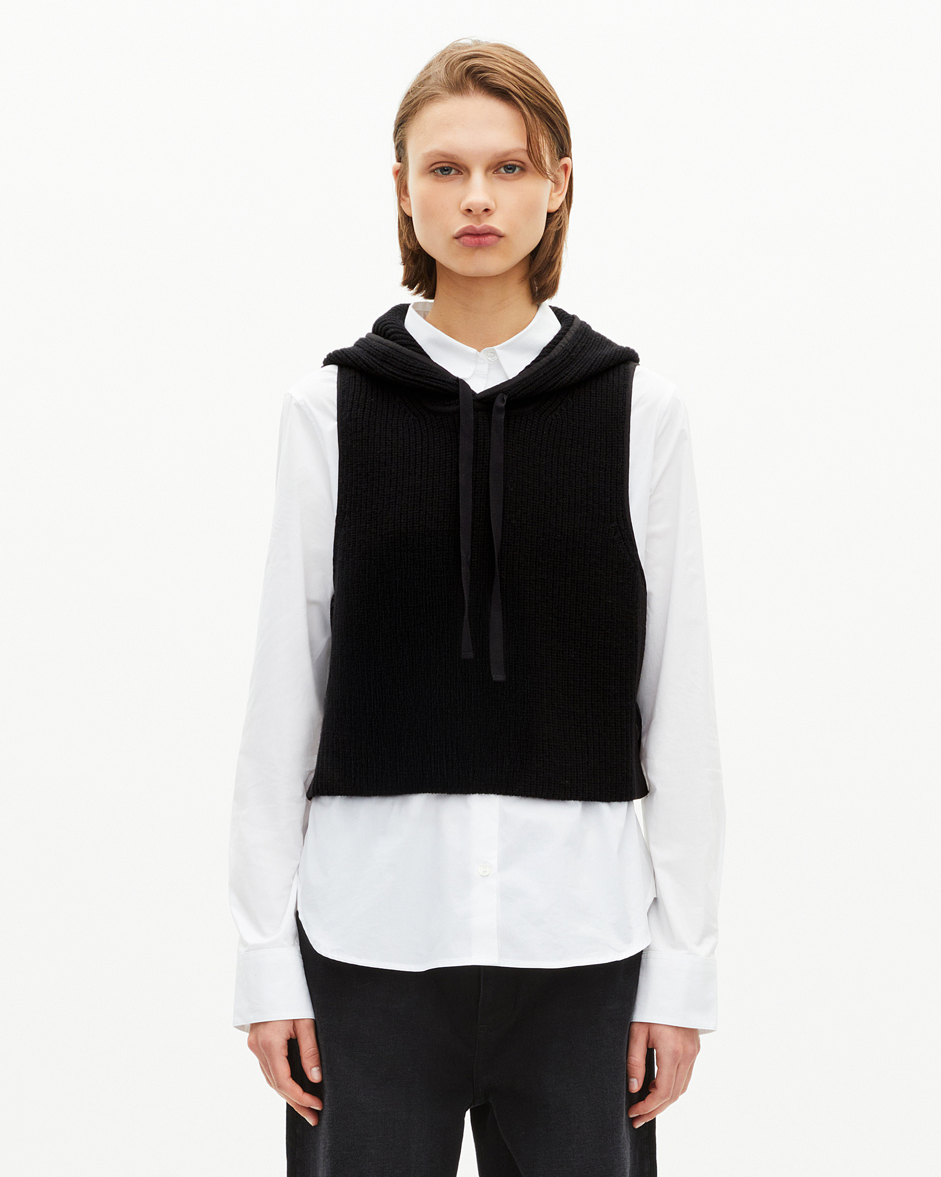 Sleeveless sweater in black wool and cotton