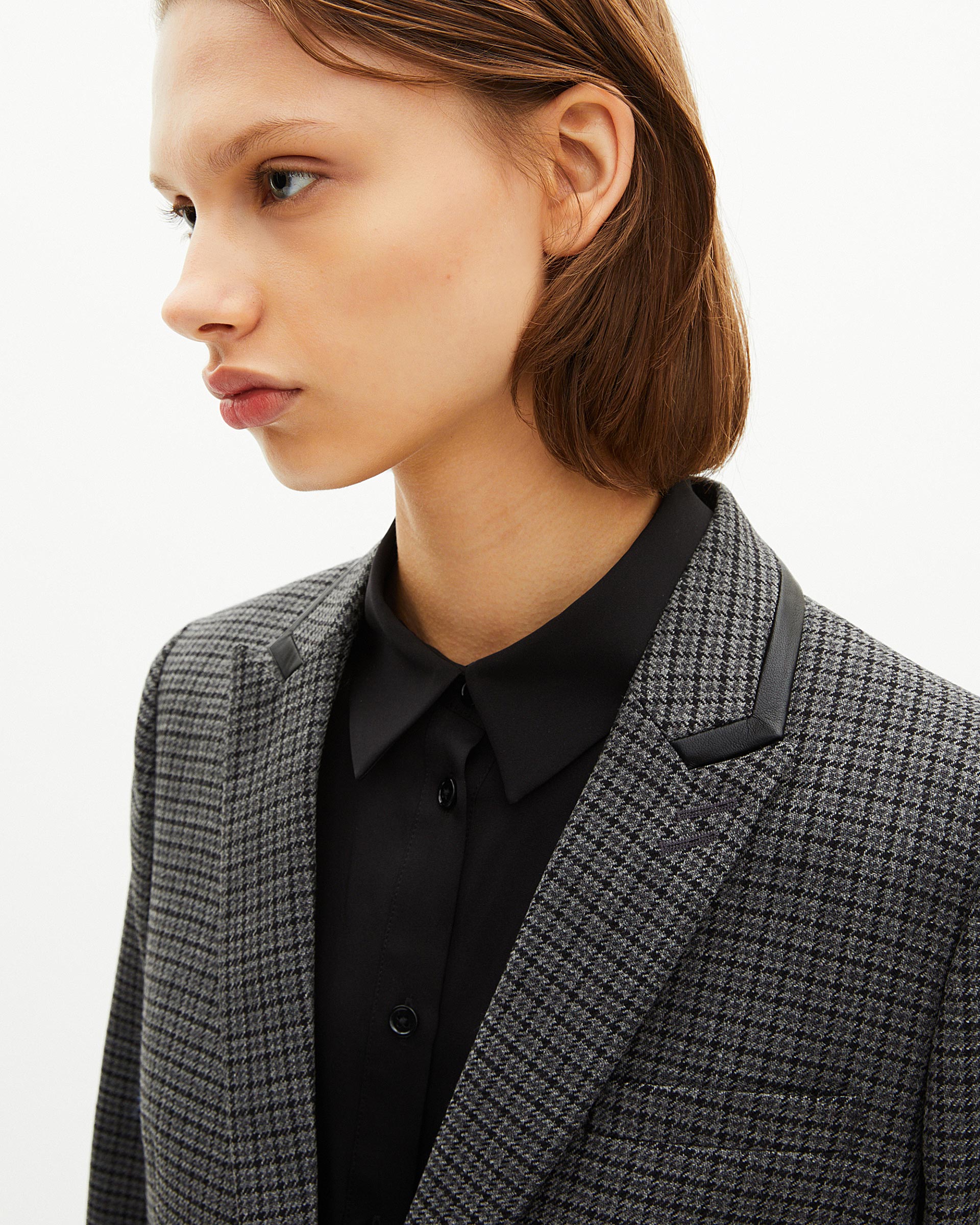 Tailored jacket in black and grey fleece