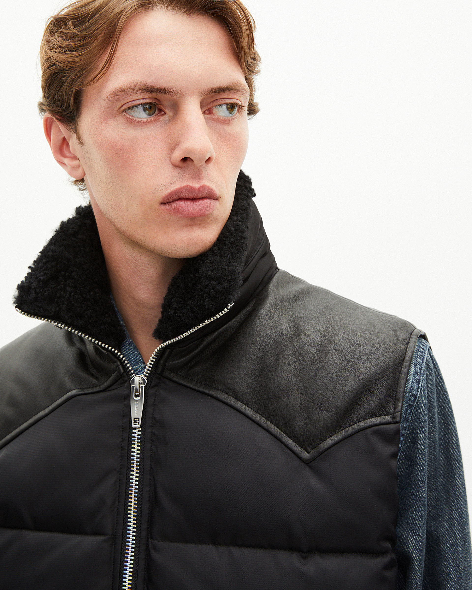 Sleeveless padded jacket with black fur collar