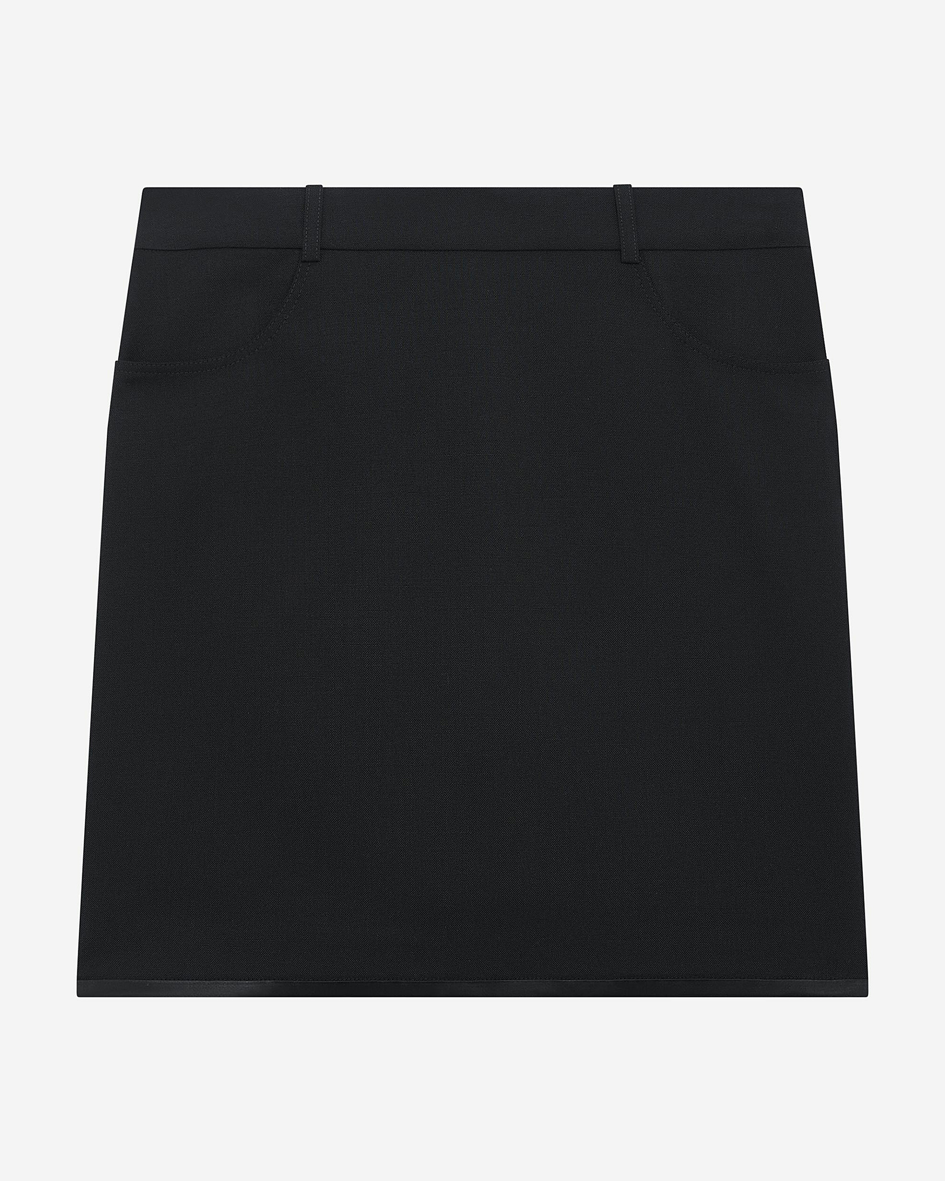 Short skirt with black satin edges