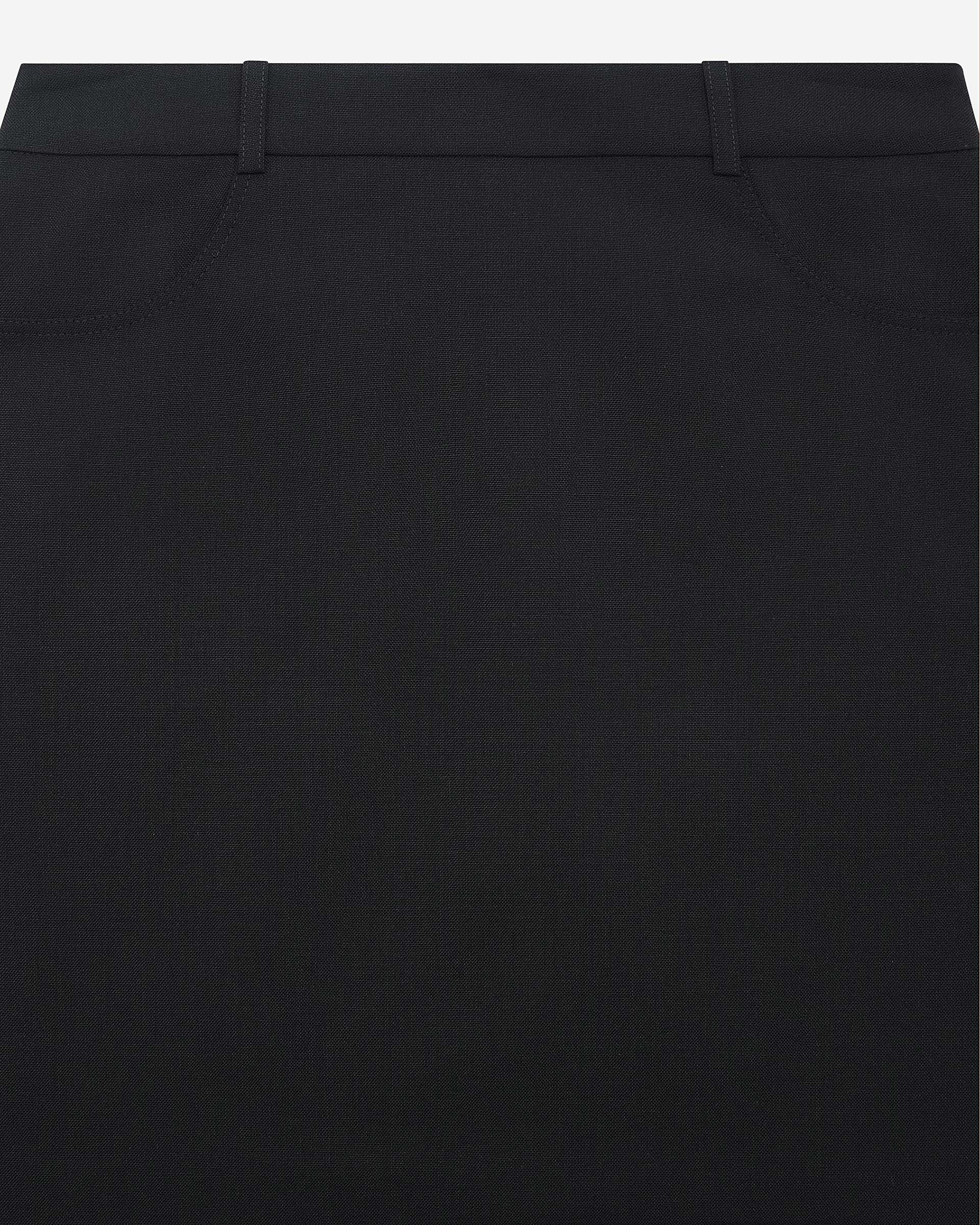 Short skirt with black satin edges