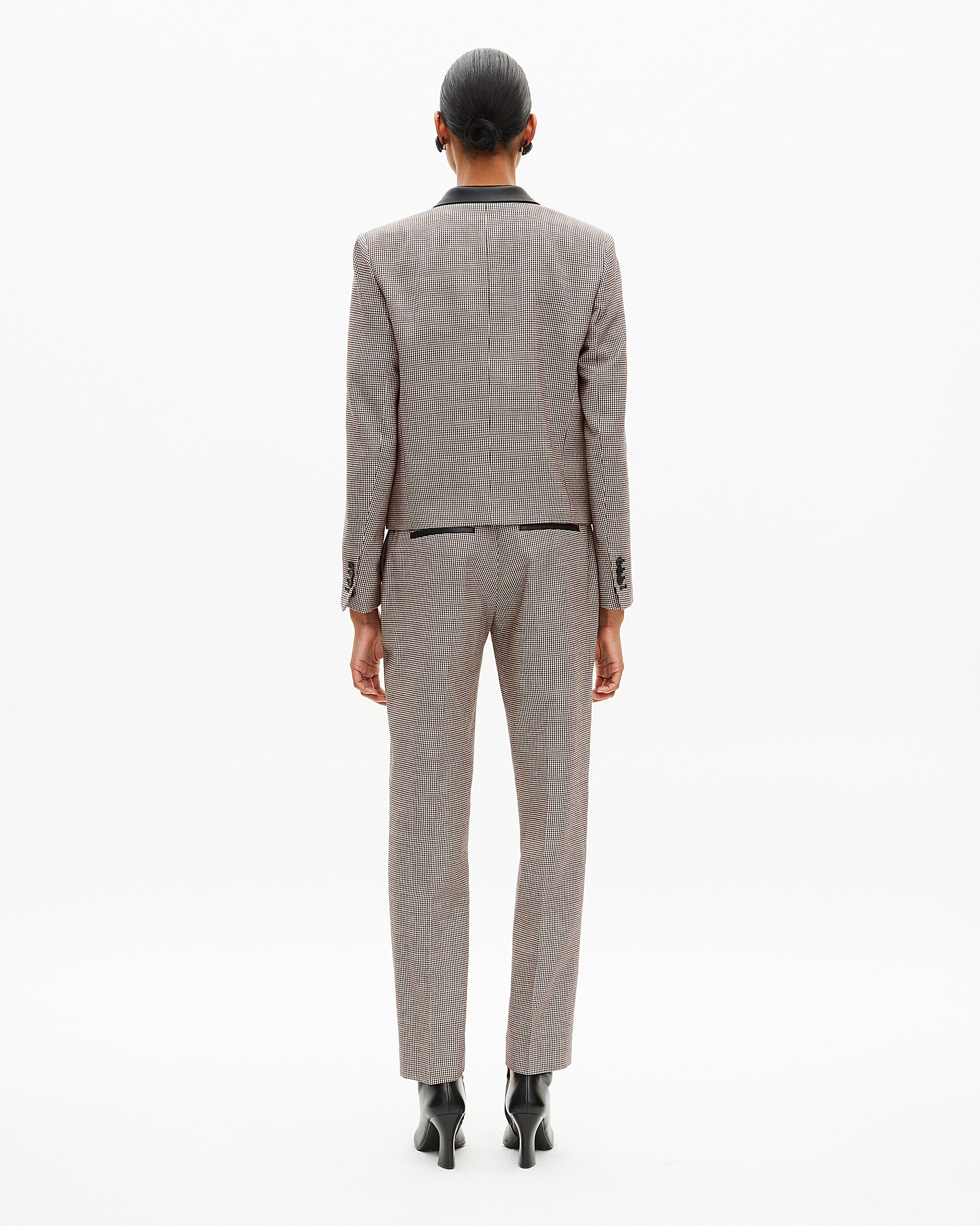 Short black and white houndstooth tailored jacket