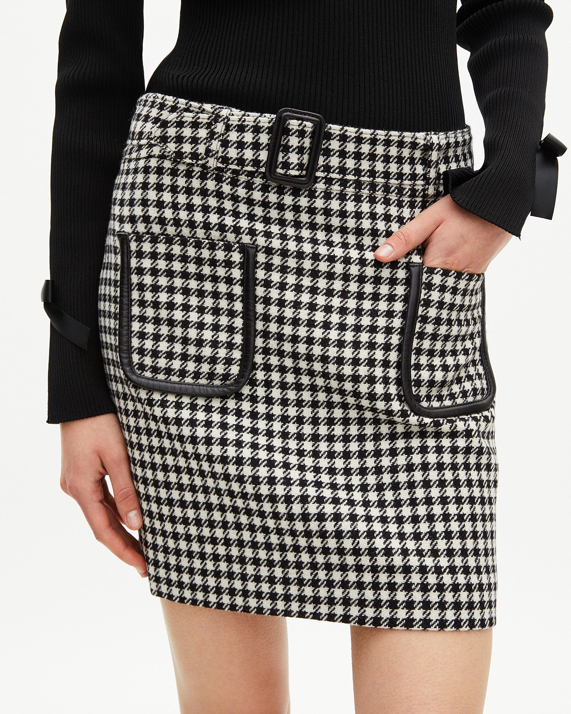 Short black and white houndstooth skirt