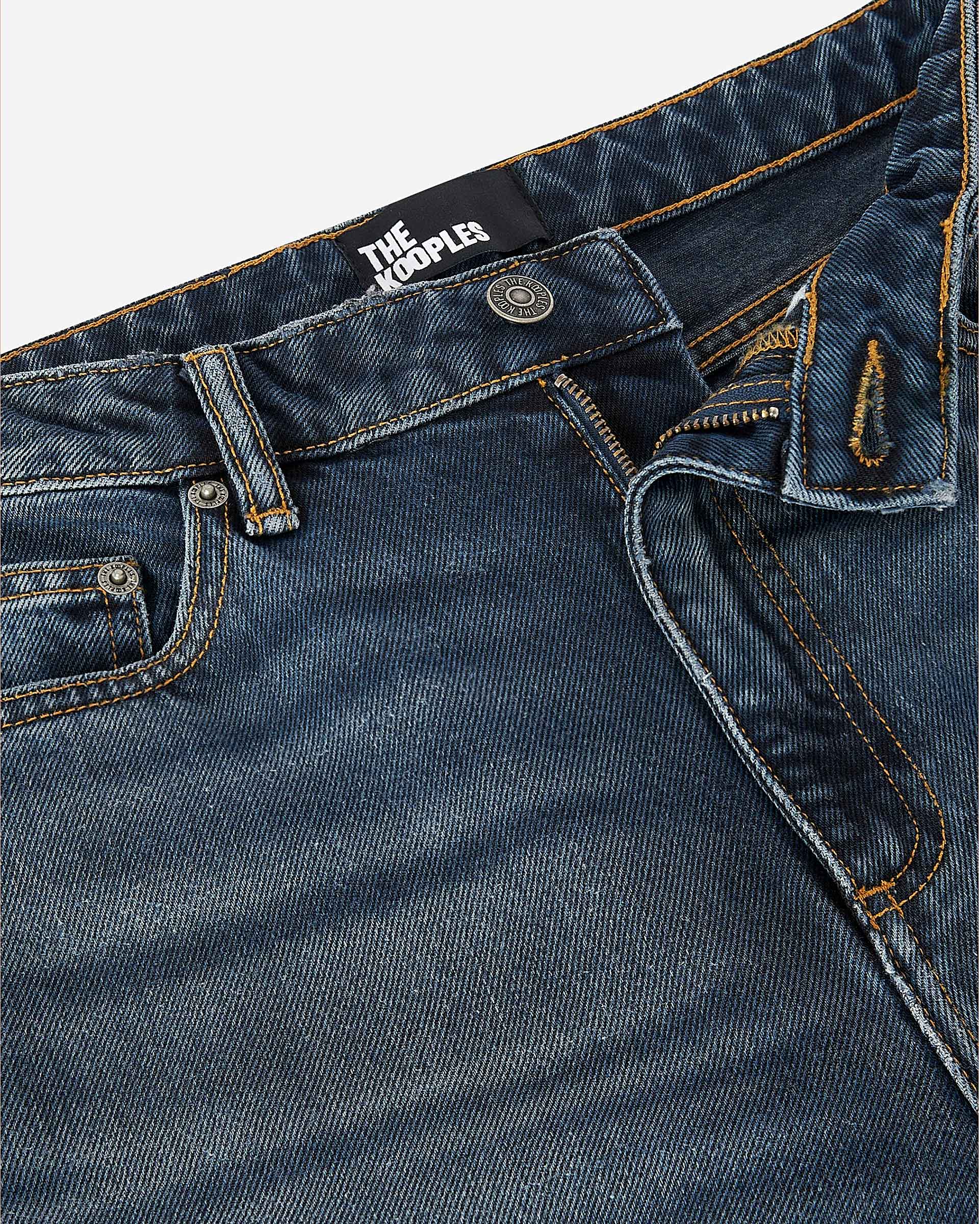 Blue wide-leg jeans