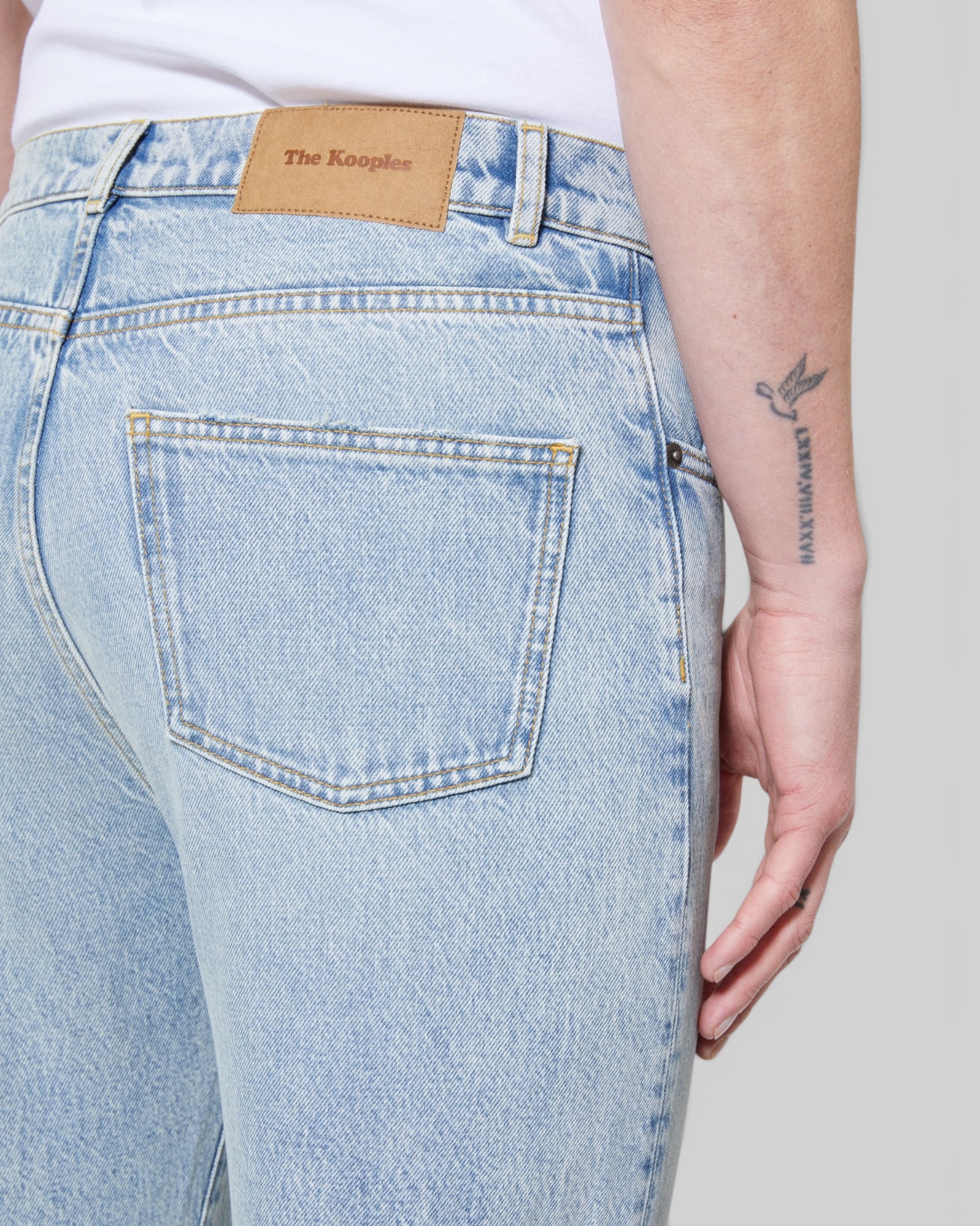 Light blue washed straight jeans
