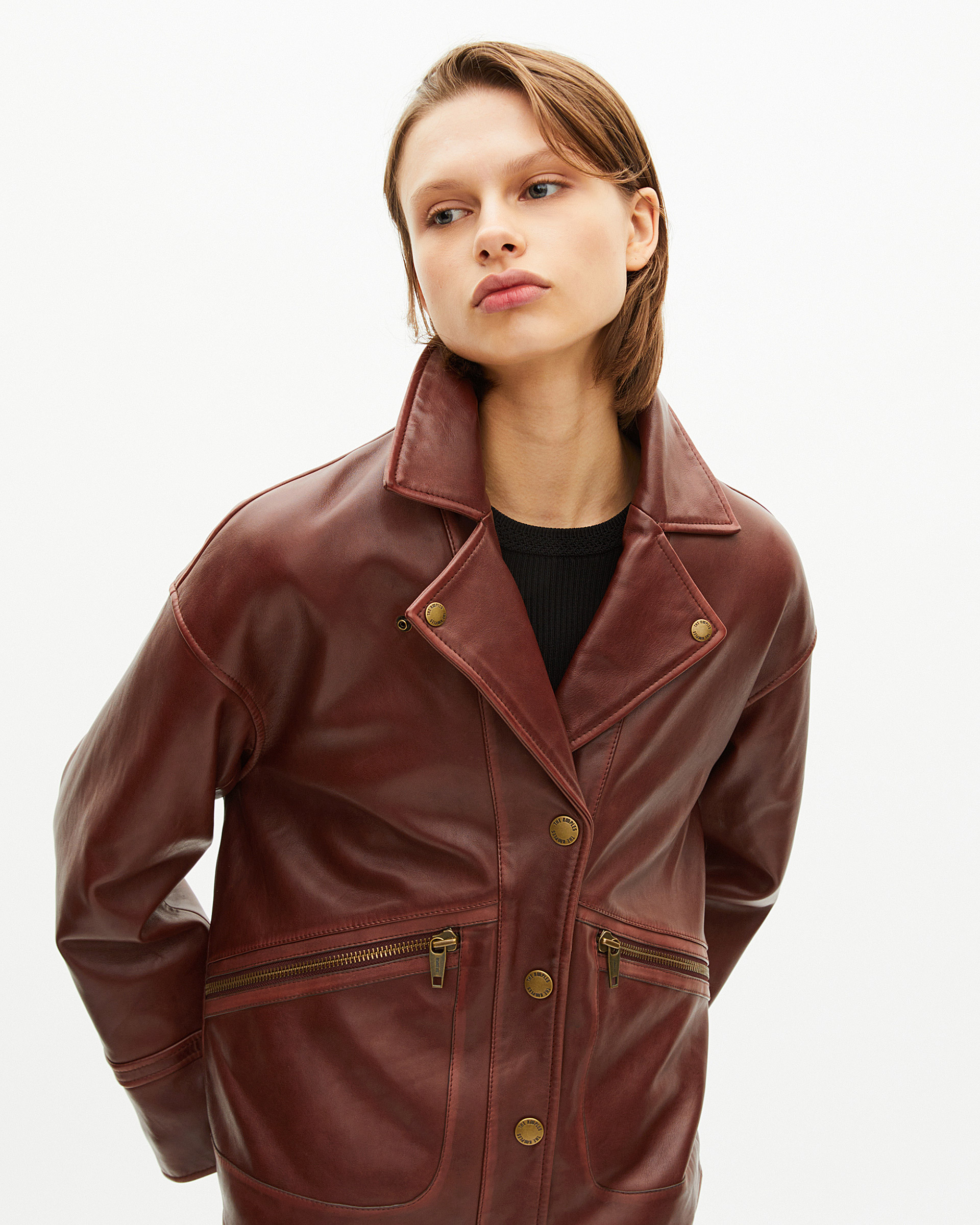 Loose-fitting brown leather jacket