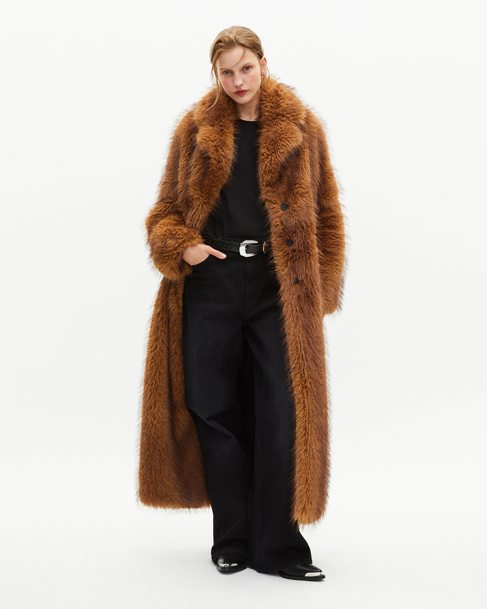 Long brown fur-effect coat