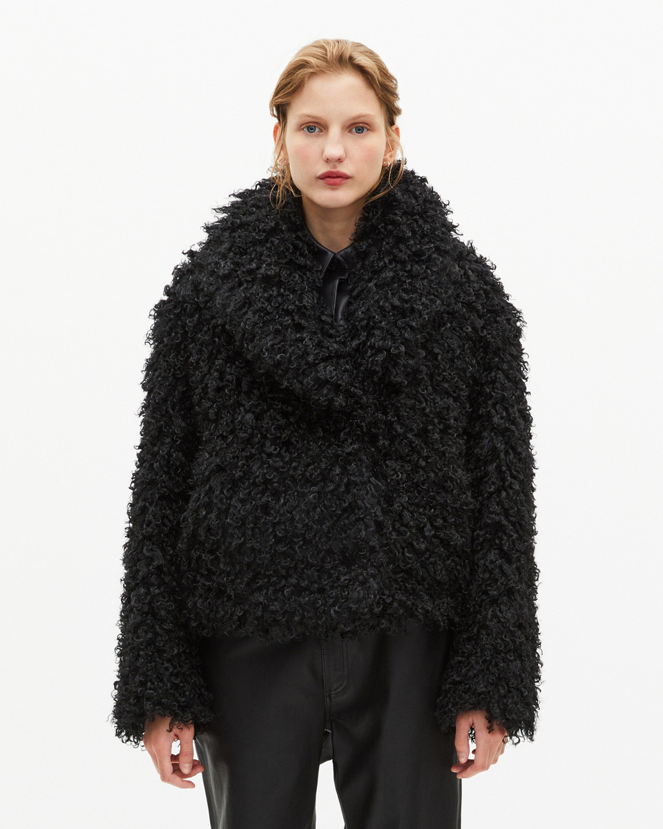 Short black fur-effect coat