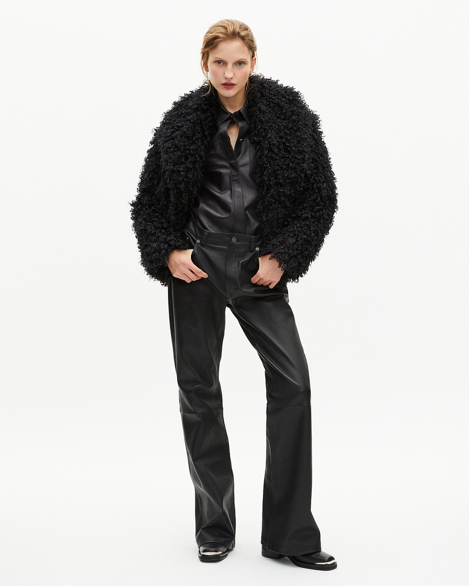 Short black fur-effect coat
