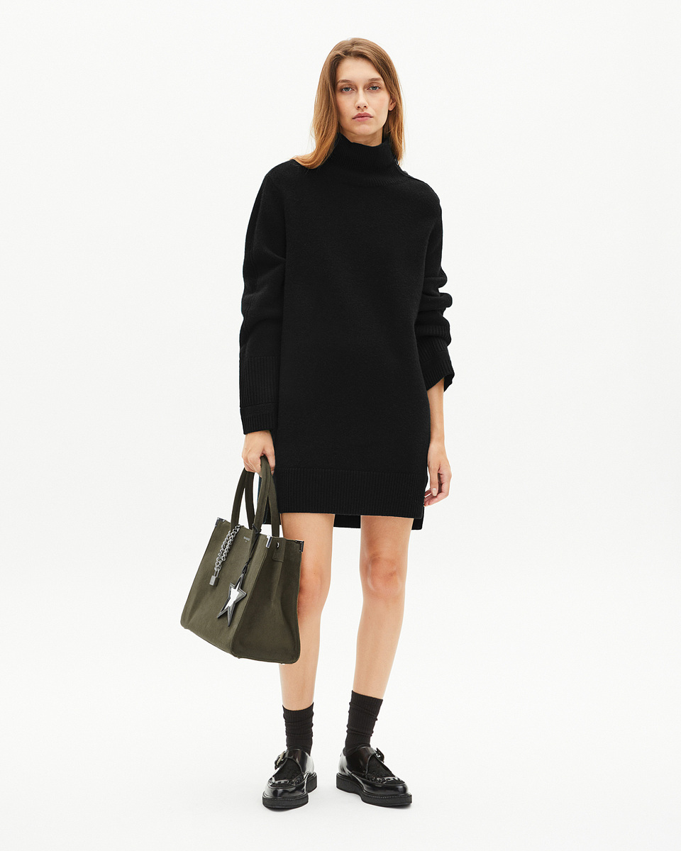 Short dress in black wool
