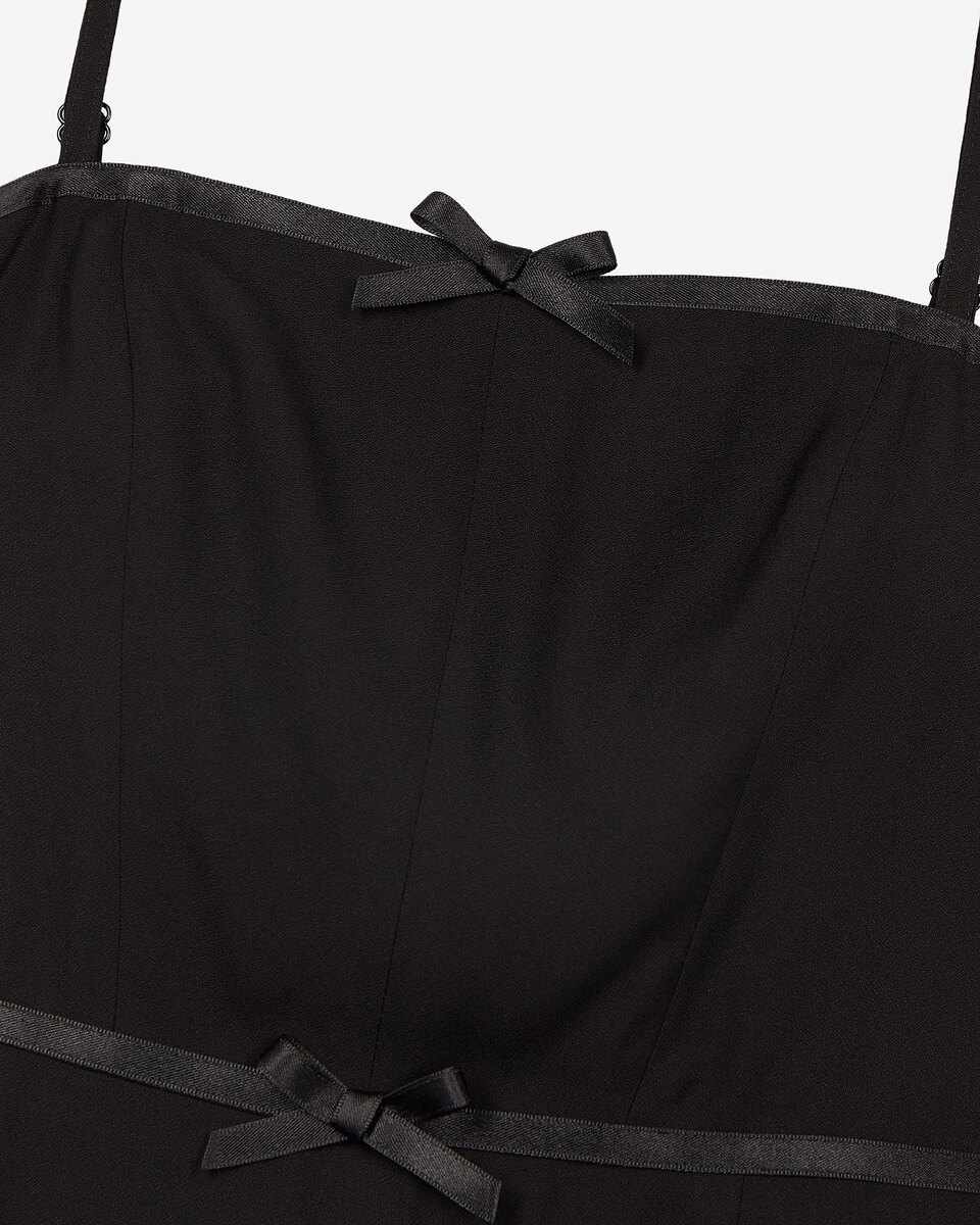 Short dress with black bow detail