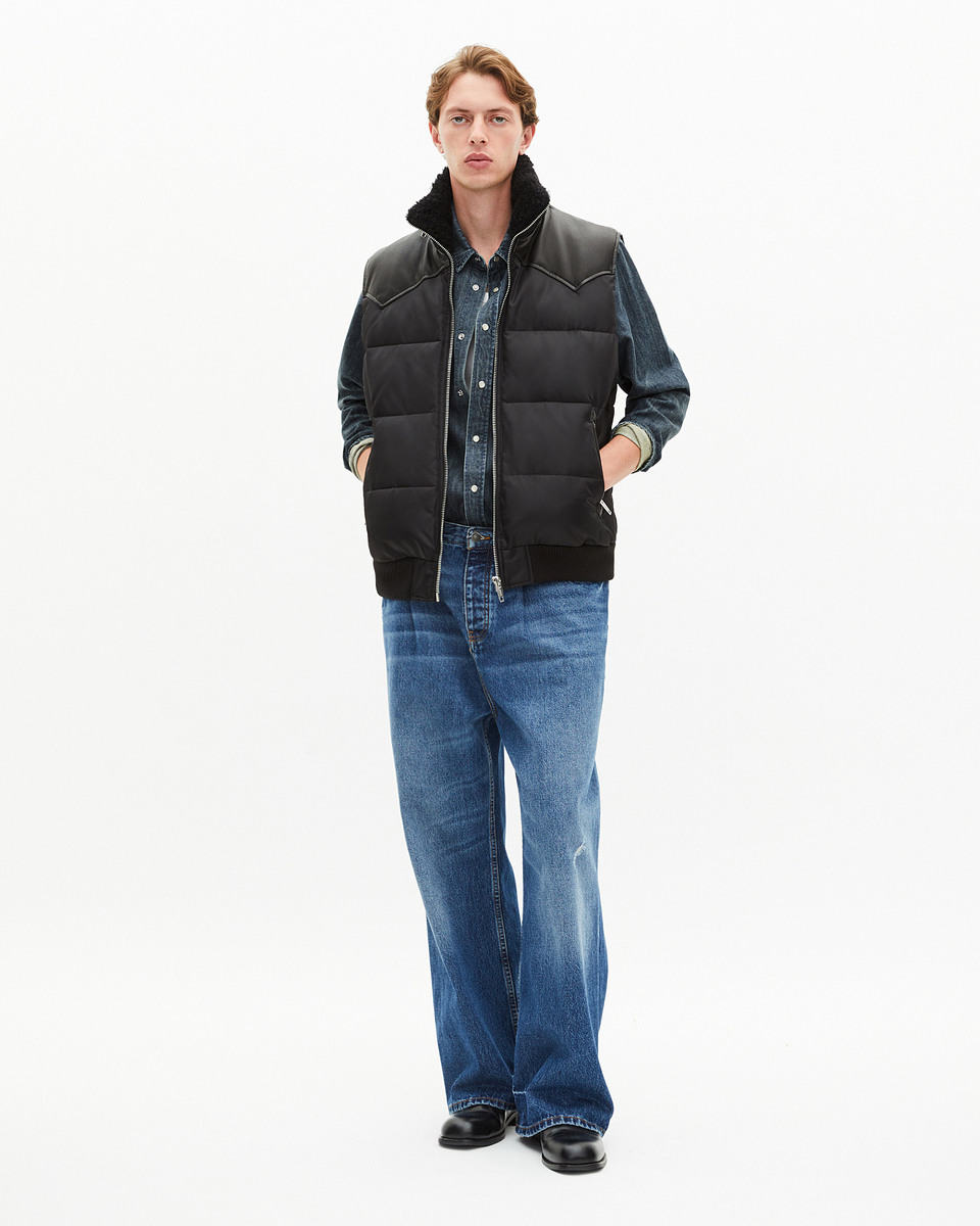 Sleeveless padded jacket with black fur collar