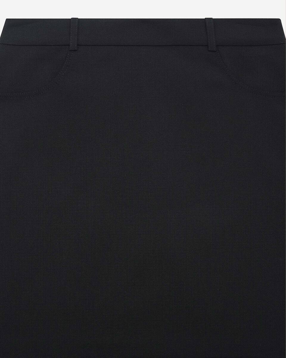 Short skirt with black satin edges