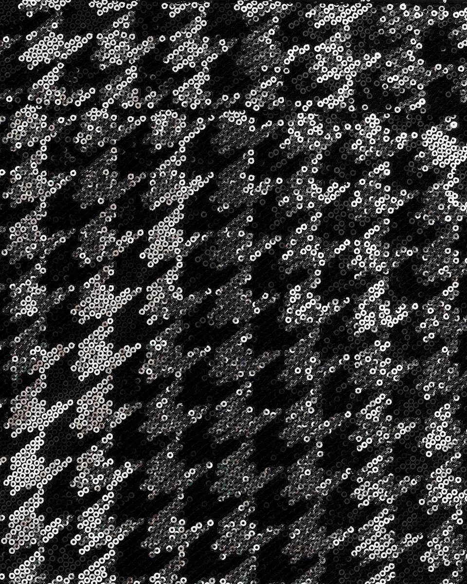 Short houndstooth skirt with black sequins