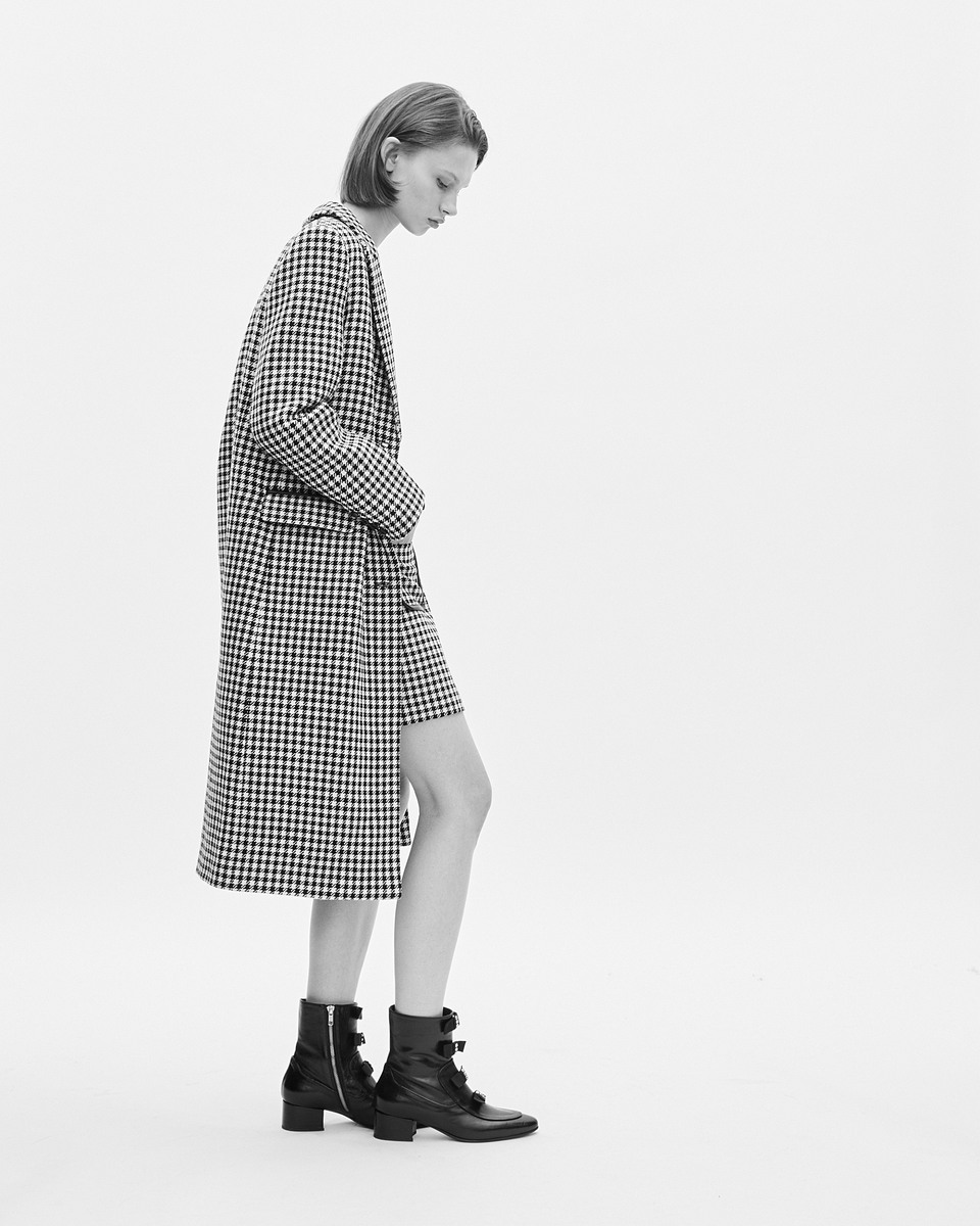 Short black and white houndstooth skirt