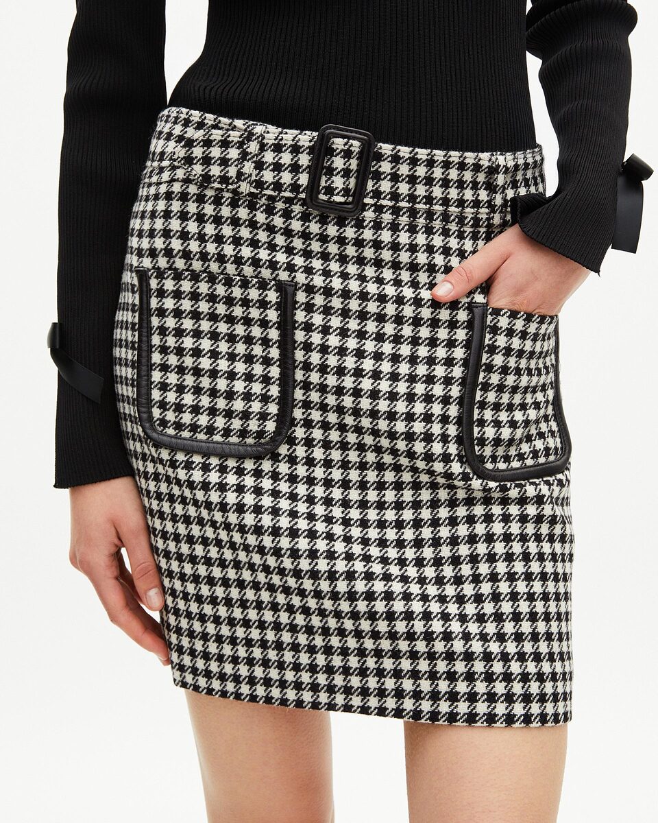 Short black and white houndstooth skirt
