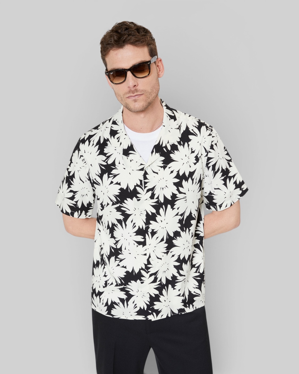 Black floral print short-sleeve shirt