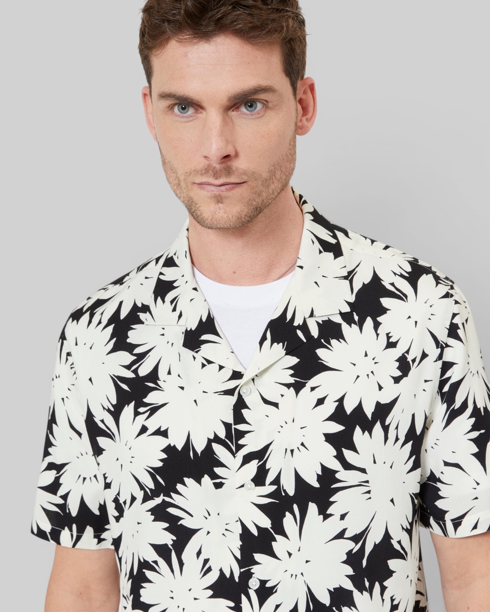 Black floral print short-sleeve shirt